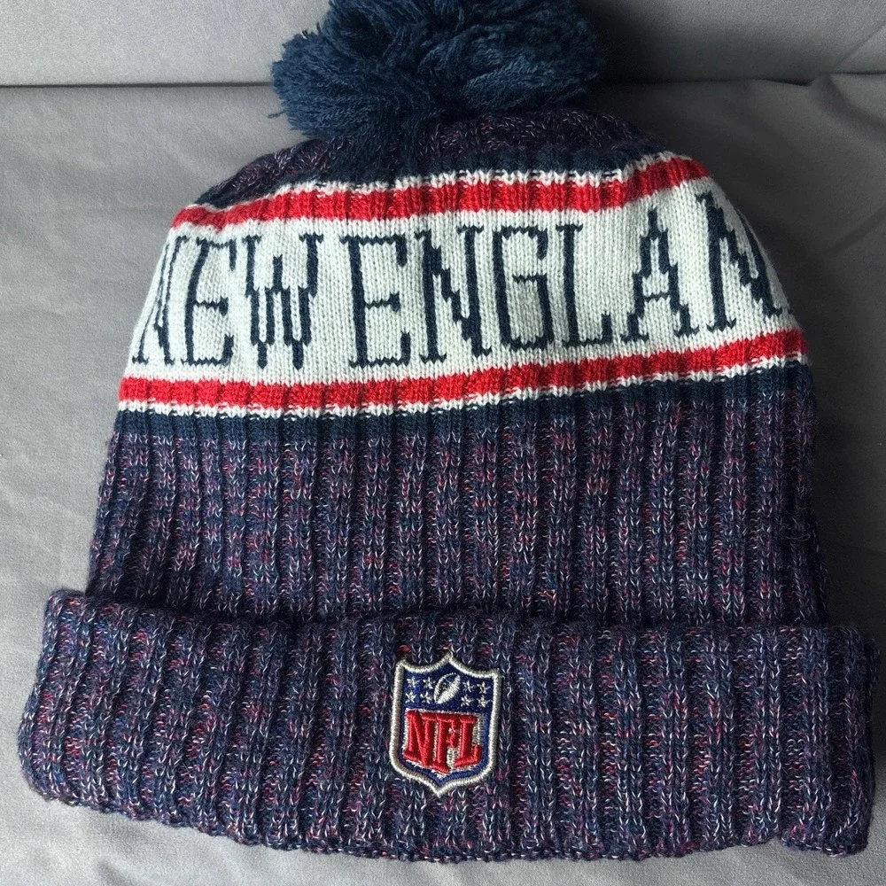 New England Patriots NFL New Era Beanie Knit Pom-Pom Hat Retro Logo